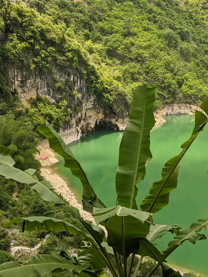 广西凌云浩坤湖浩坤屯消水溶洞