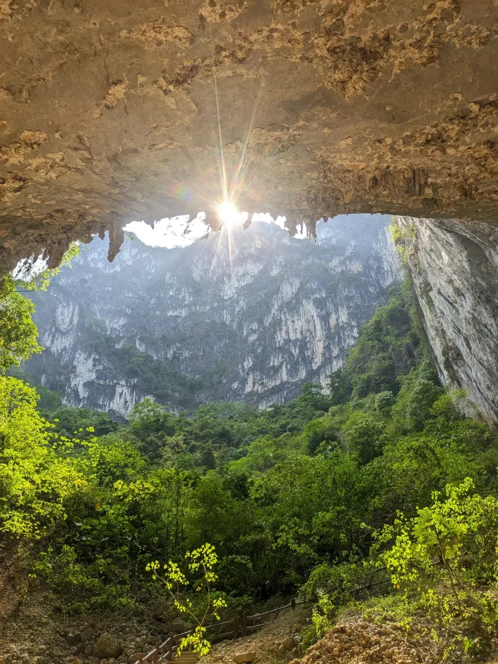 广西凌云浩坤湖棕榈洞