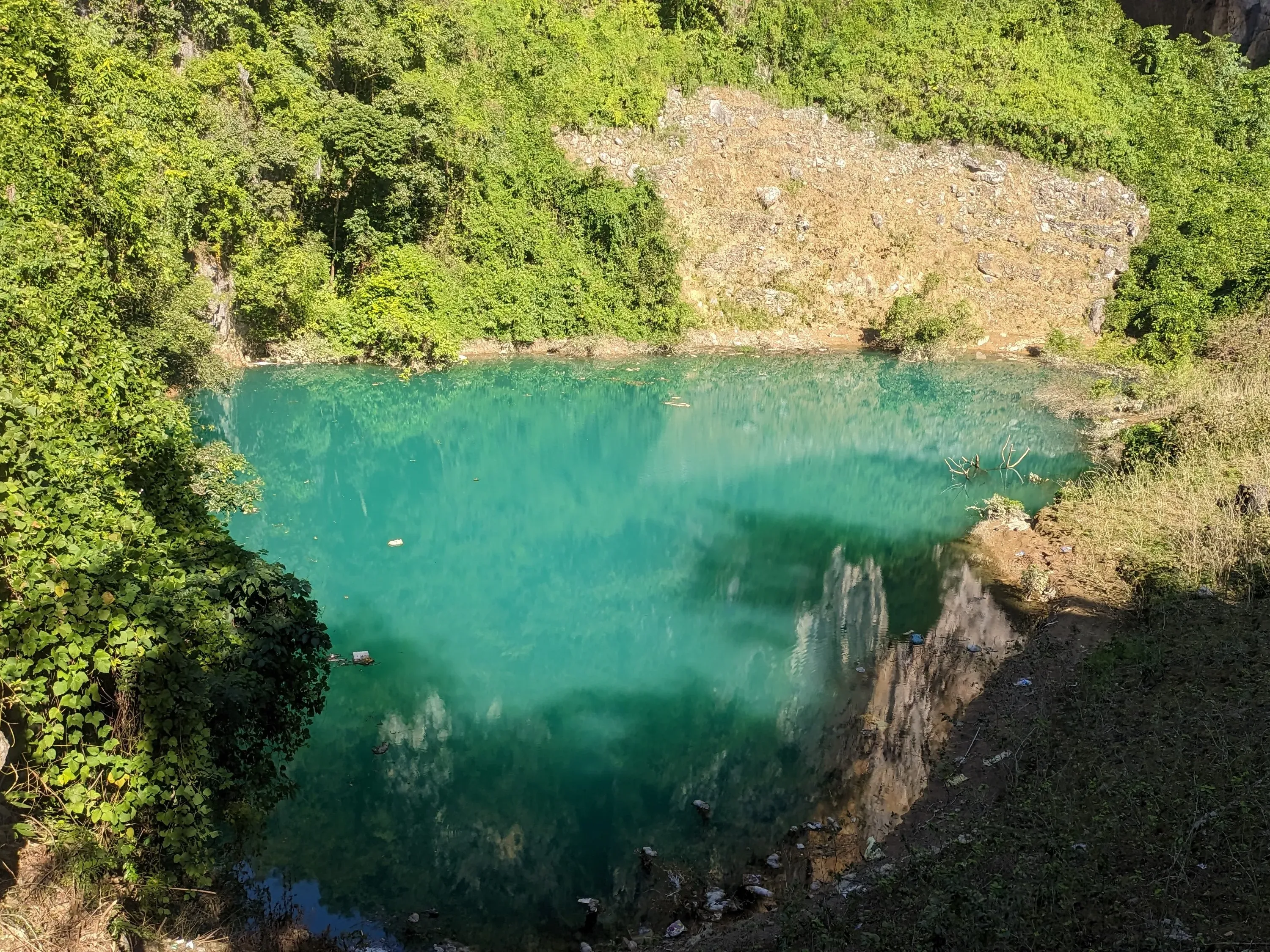 广西凌云浩坤湖地下河天窗