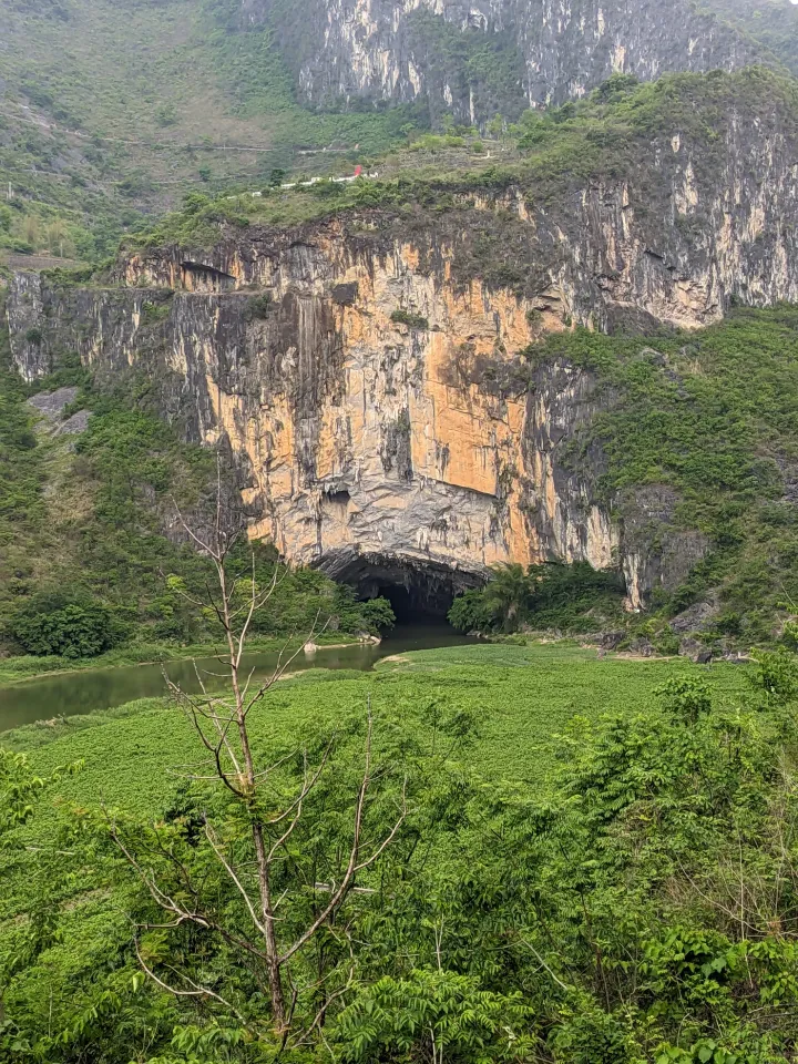 广西凌云浩坤湖彩架消水溶洞
